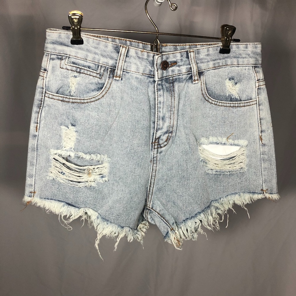 Destroyed fringe high waist cut offs
